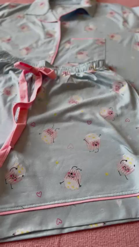 Pijama Feminino Americano Curto Azul Estampado 100% Algodão – Conjunto Confortável com Botões e Shorts